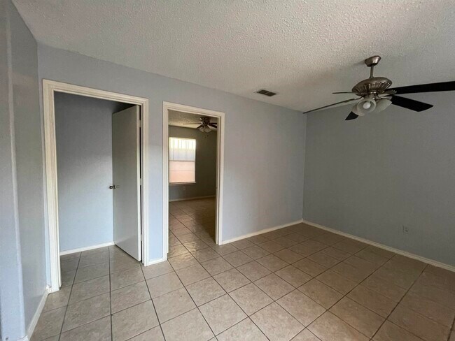 Building Photo - 311 Soria Dr