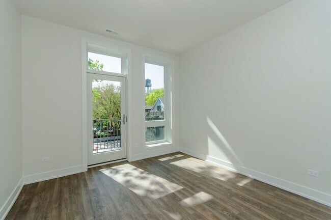Building Photo - 2812 N Mildred Ave