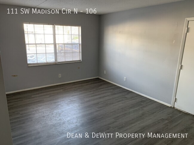 Building Photo - 111 SW Madison Cir N