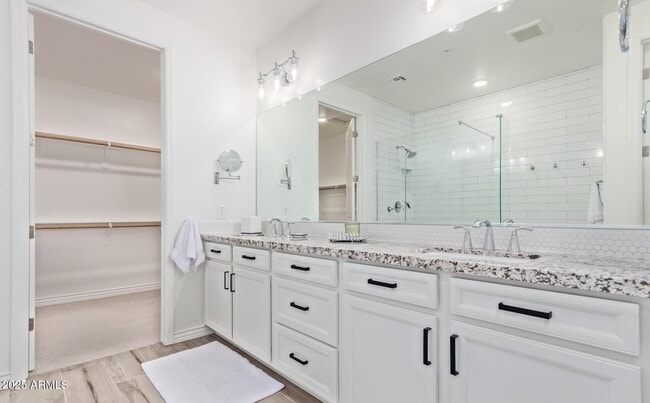 Building Photo - 5100 E Rancho Paloma Dr