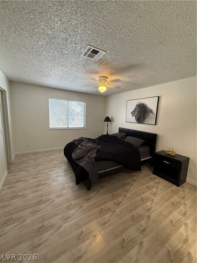 Building Photo - 5576 W Rochelle Ave.