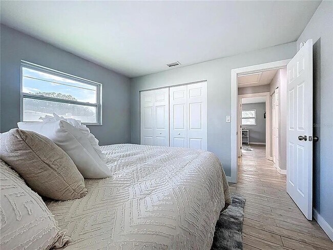 Building Photo - Modern luxury meets Florida charm in this ...