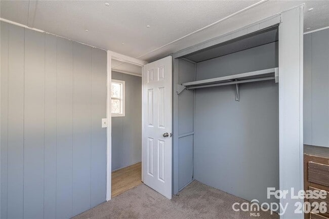 Building Photo - 126 Poe Dr