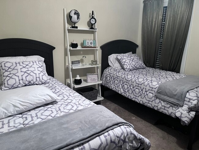 Building Photo - 4818 Oriole Dr