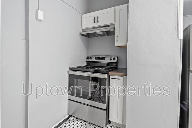 Building Photo - 1005 SE 27th Ave