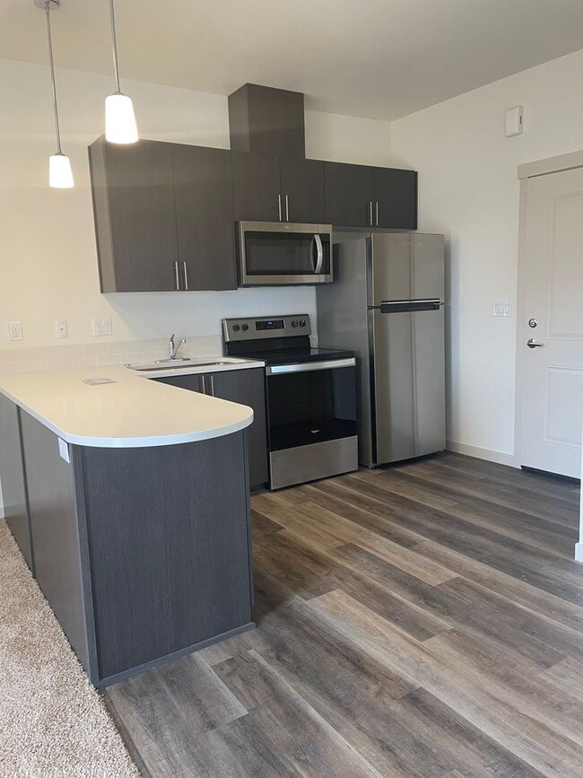 Building Photo - Studio Apartment in the Heart of Redmond