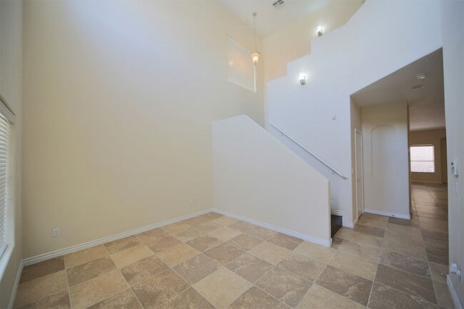 Building Photo - Gorgeous 3Bed/2Bath/2Car, 2-Story Home located in Caparola at Southern Highlands