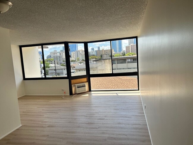 Building Photo - Great McCully 1-bedroom