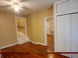 Building Photo - 513 3rd St