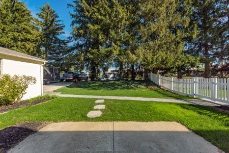 Building Photo - 5046 Heathmoor Dr