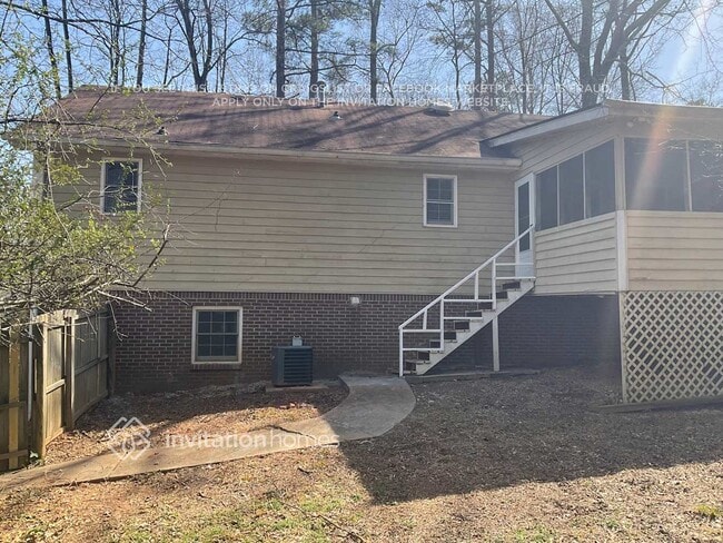 Building Photo - 2923 Marsh Ln SW