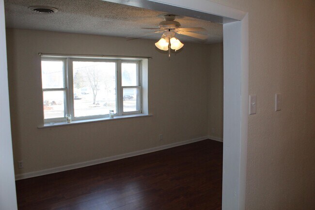 Building Photo - 107 S Augusta Ave