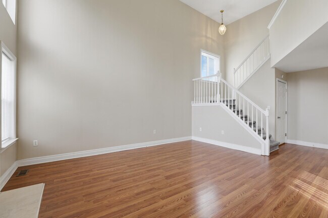 Building Photo - 35900 Abbey Dr