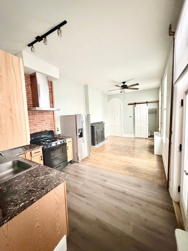 Building Photo - 205 E King St