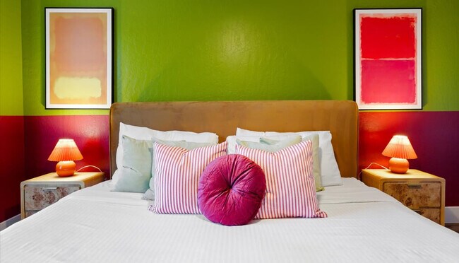 Building Photo - 2431 E Laurel St