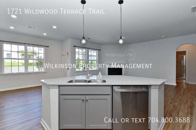 Building Photo - 1721 Wildwood Terrace Trl