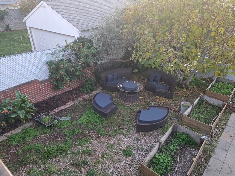 Building Photo - 9333 Lawlor St