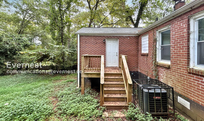 Building Photo - 2168 Rexford Dr