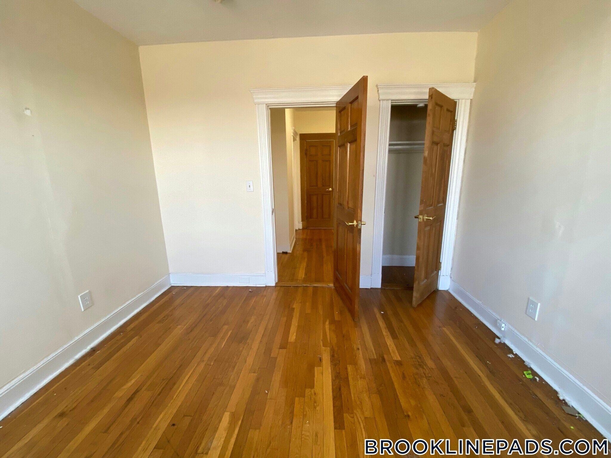Building Photo - 364 Riverway