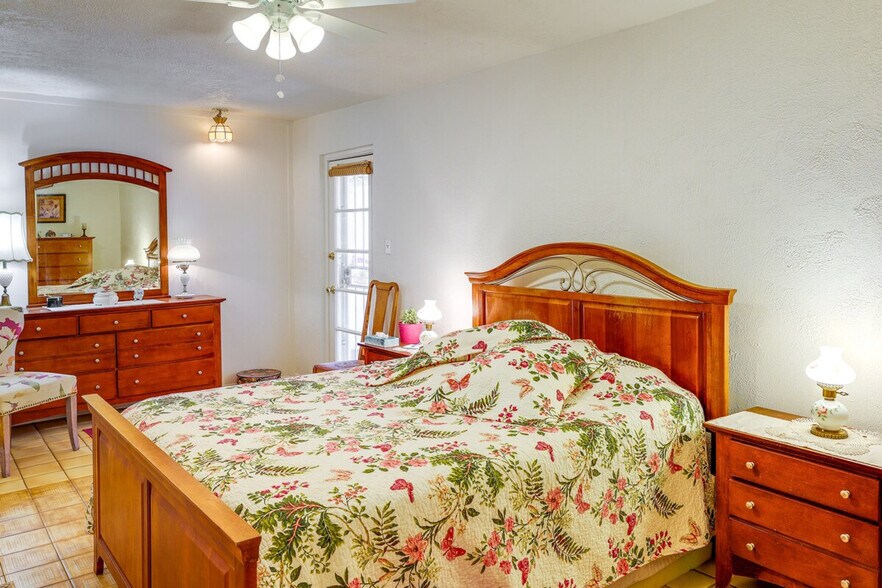 Building Photo - 331 W Windsor Ave