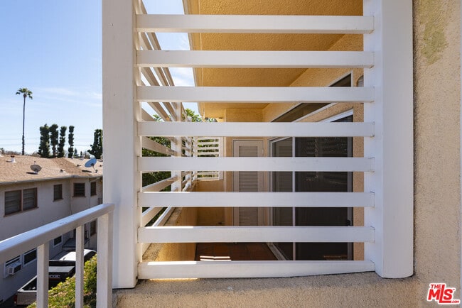 Building Photo - 13801 Oxnard St