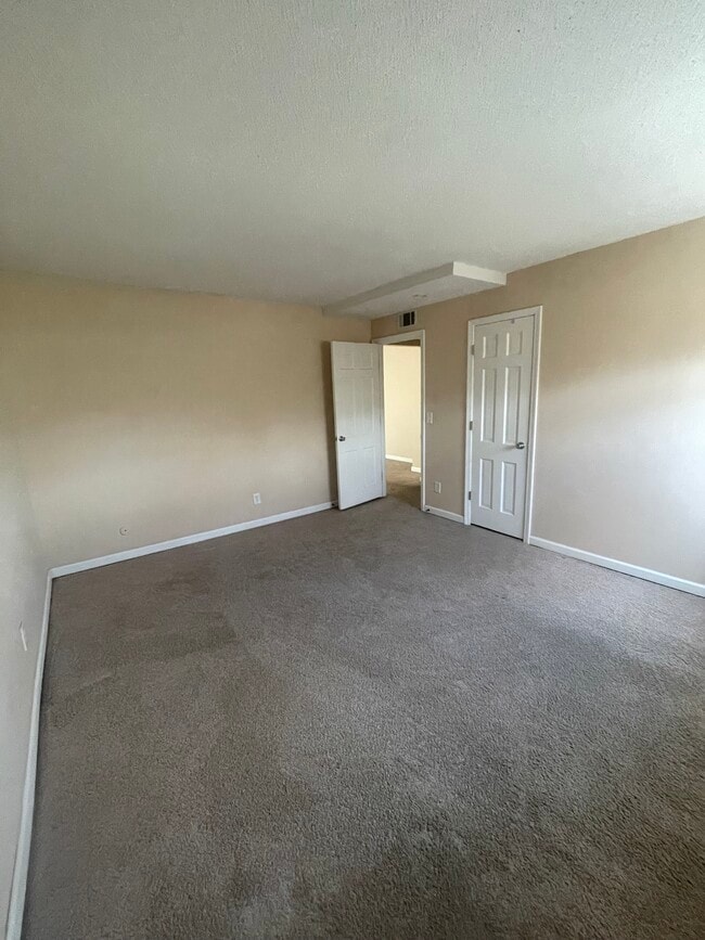 Building Photo - 3602 Gillham Rd