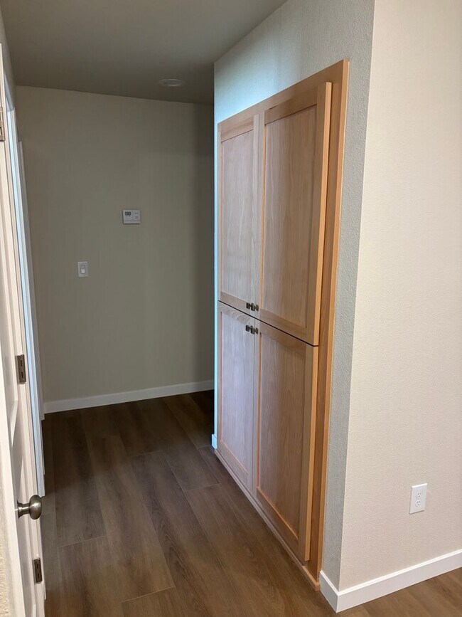 Building Photo - 3 BD 2 BA House in Yuba City! AVAILABLE NOW!!