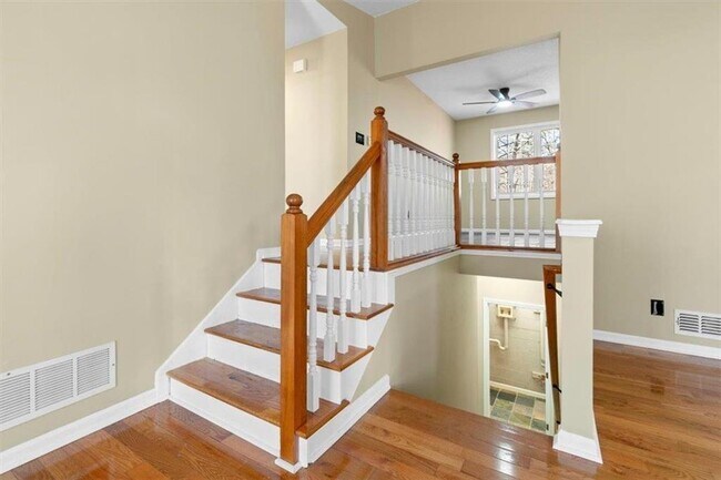 Building Photo - 585 Bethany Woods Dr