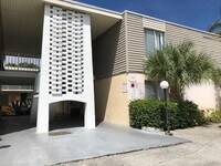 Building Photo - 1500 Crescent Cir