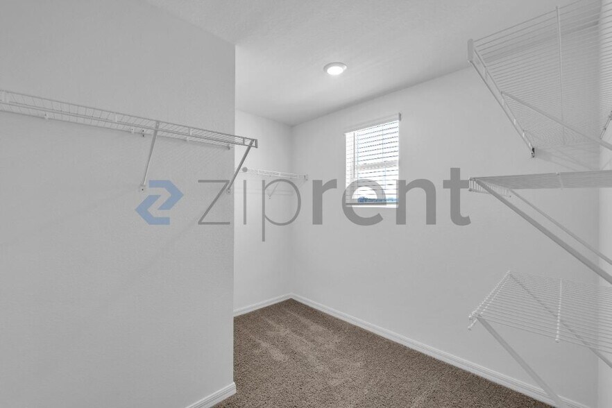 Building Photo - Unit