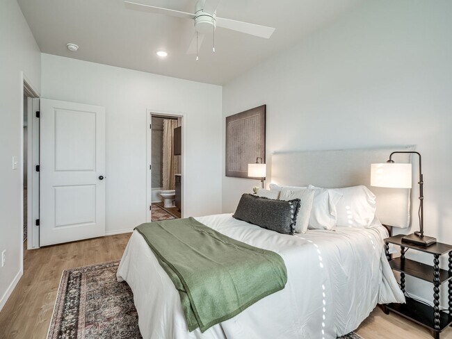 Building Photo - Glenhaven Townhomes