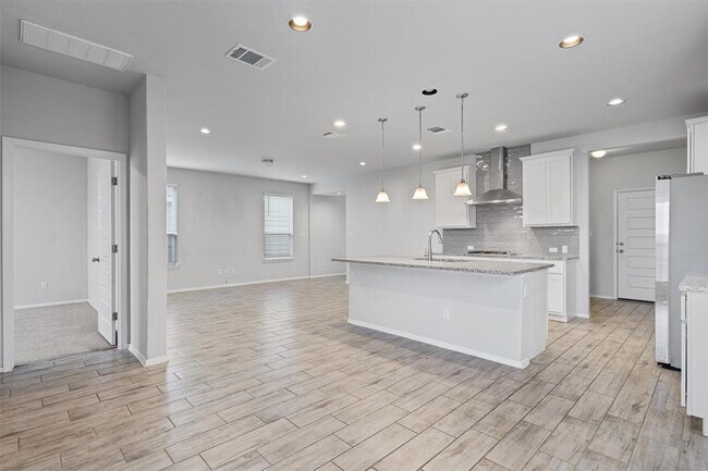 Building Photo - 300 Delta Crst