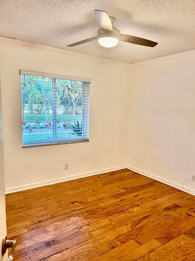 Building Photo - 2631 SW 4th St