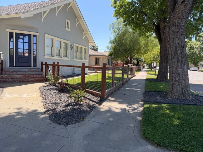Building Photo - Warm and Charming 2 Bedroom Home in Newman for Rent!