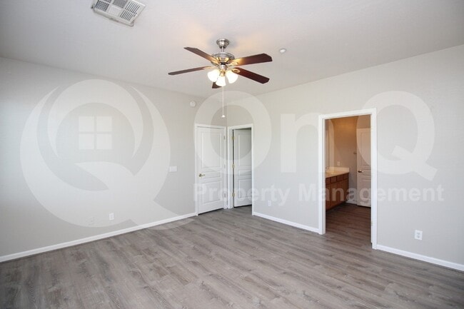 Building Photo - 955 E Knox Rd