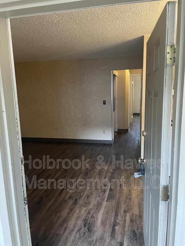 Building Photo - 1209 W Plum St
