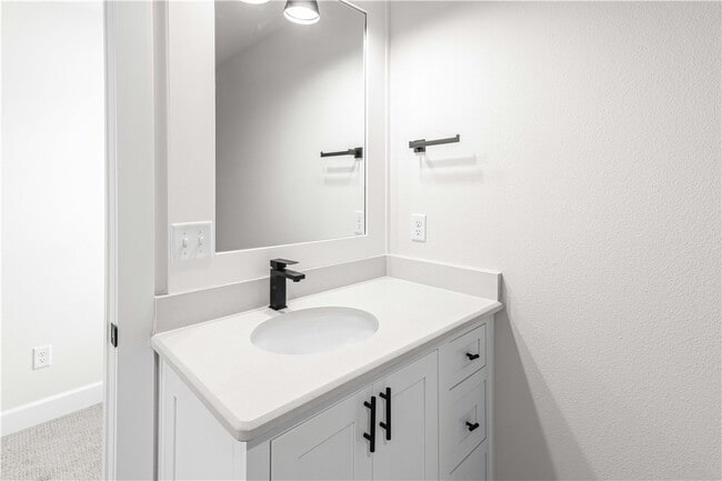 Building Photo - 701 Bronco St