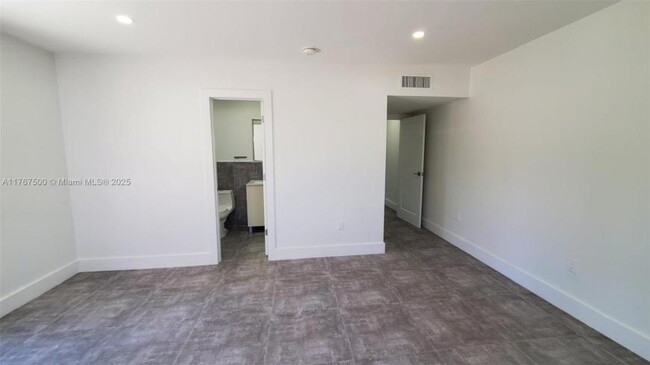 Building Photo - 3 bedroom in Miami FL 33127
