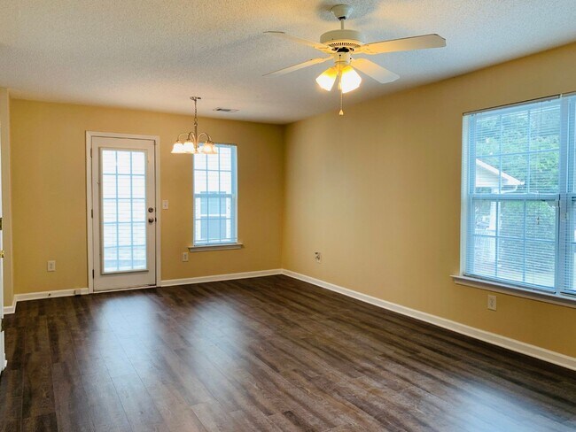 Building Photo - Wow! Newly renovated, new flooring, 1 car ...