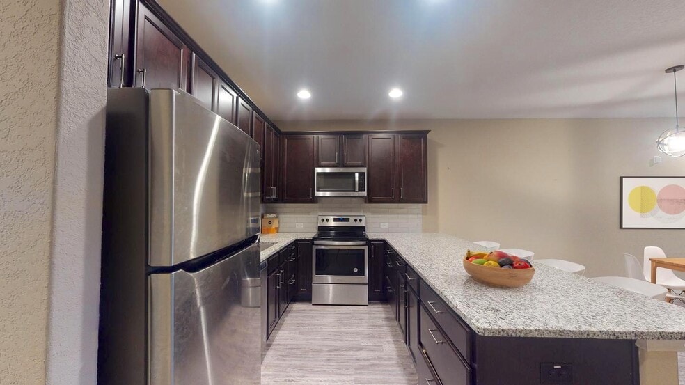 Building Photo - Stunning Ridgeview home close to North Star Mall