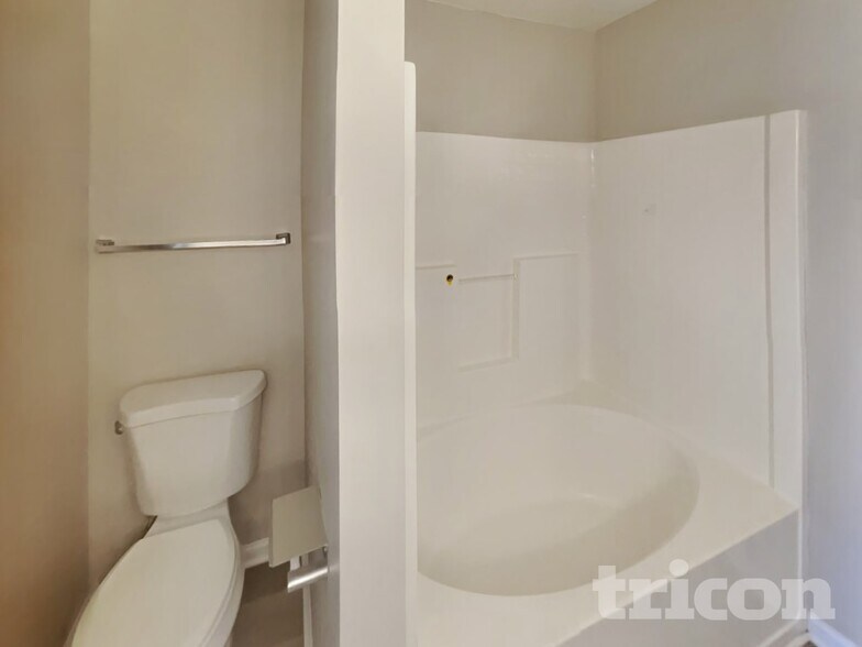 Building Photo - 3230 Oneida Ct