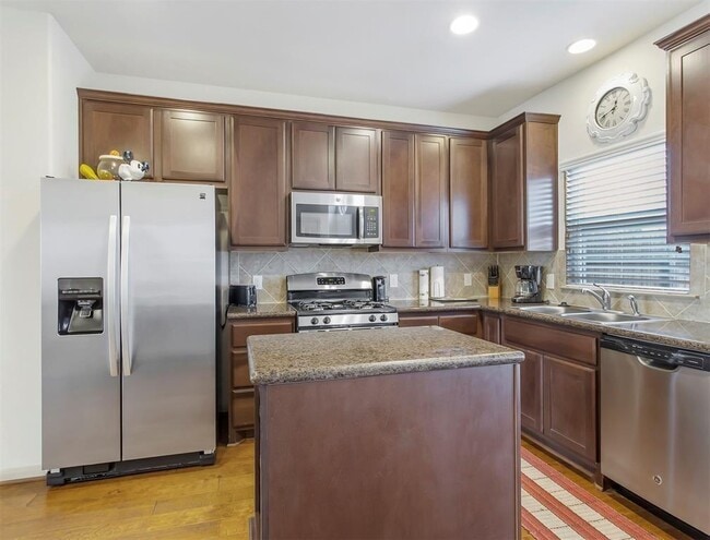 Building Photo - 5104 Pinemont Pl