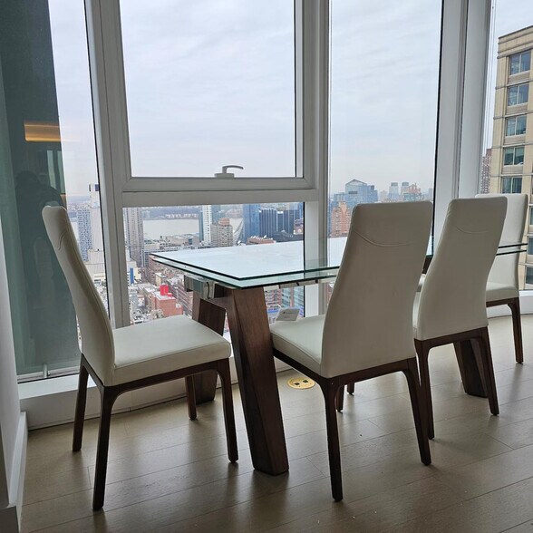 Building Photo - 1626 Broadway-SI ID1461706P