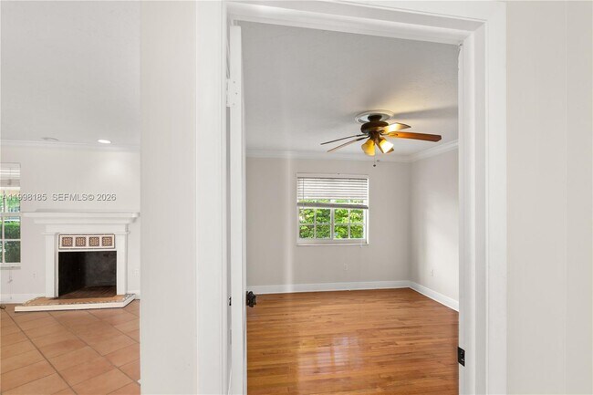 Building Photo - 1428 Medina Ave