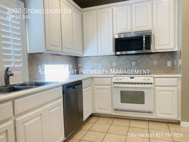 Building Photo - 2000 Stonecourt Dr