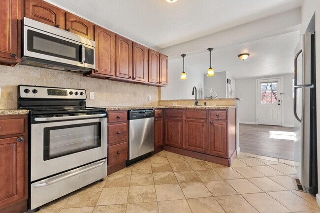 Building Photo - Beautiful home for rent near Sloan's Lake!