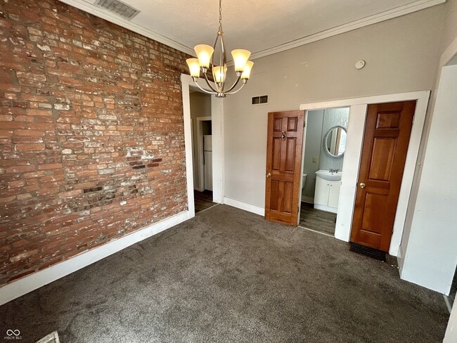 Building Photo - 639 Stevens St