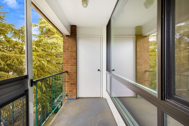 Building Photo - Waterfront Serenity: 1 Bedroom 1 Bathroom Luxury Living with Dock Access