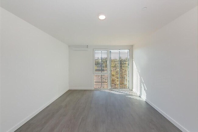 Interior Photo - Pax Futura