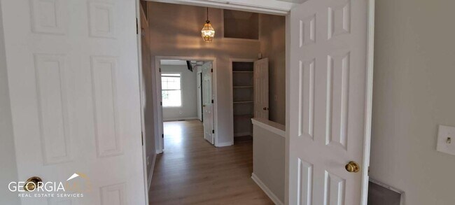 Building Photo - 3529 Mt Vernon Cir